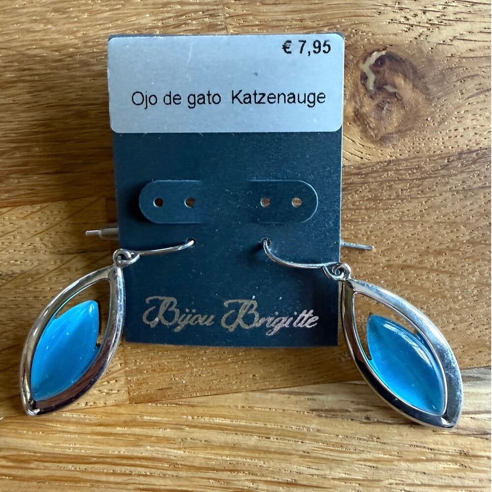 6/$25 NWT Bijou Brigitte Cat's Eye Piercing Blue and Silver Earrings